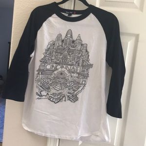 Medium long sleeve t-shirt